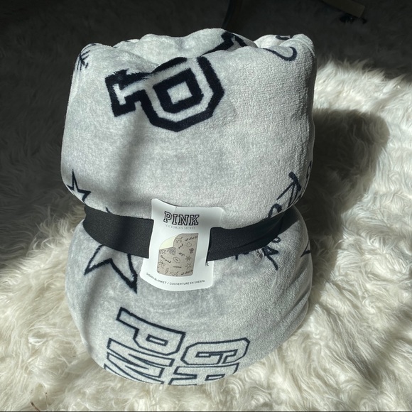 PINK Victoria’s Secret Sherpa Blanket - Picture 3 of 6